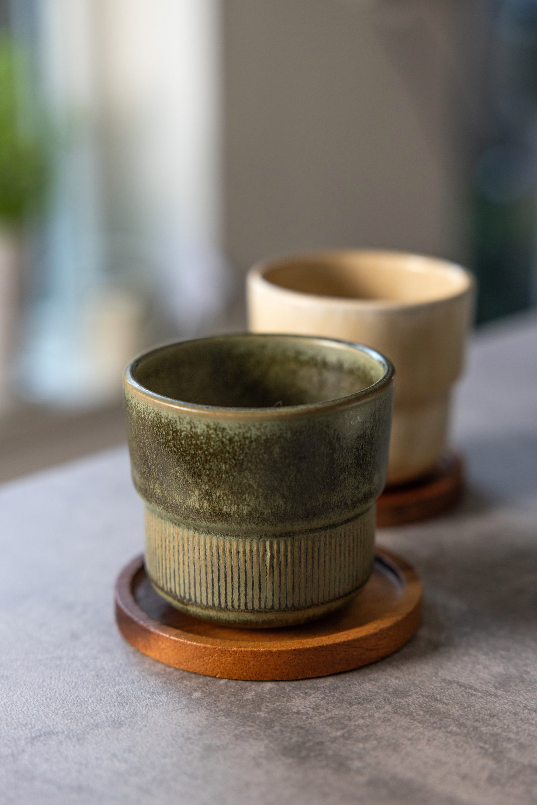 Mimo koffiekop Deep Moss in diepe groentint, perfect voor minimalistische interieurs.