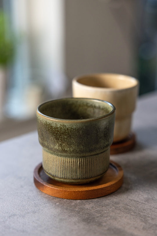 Mimo koffiekop Deep Moss in diepe groentint, perfect voor minimalistische interieurs.