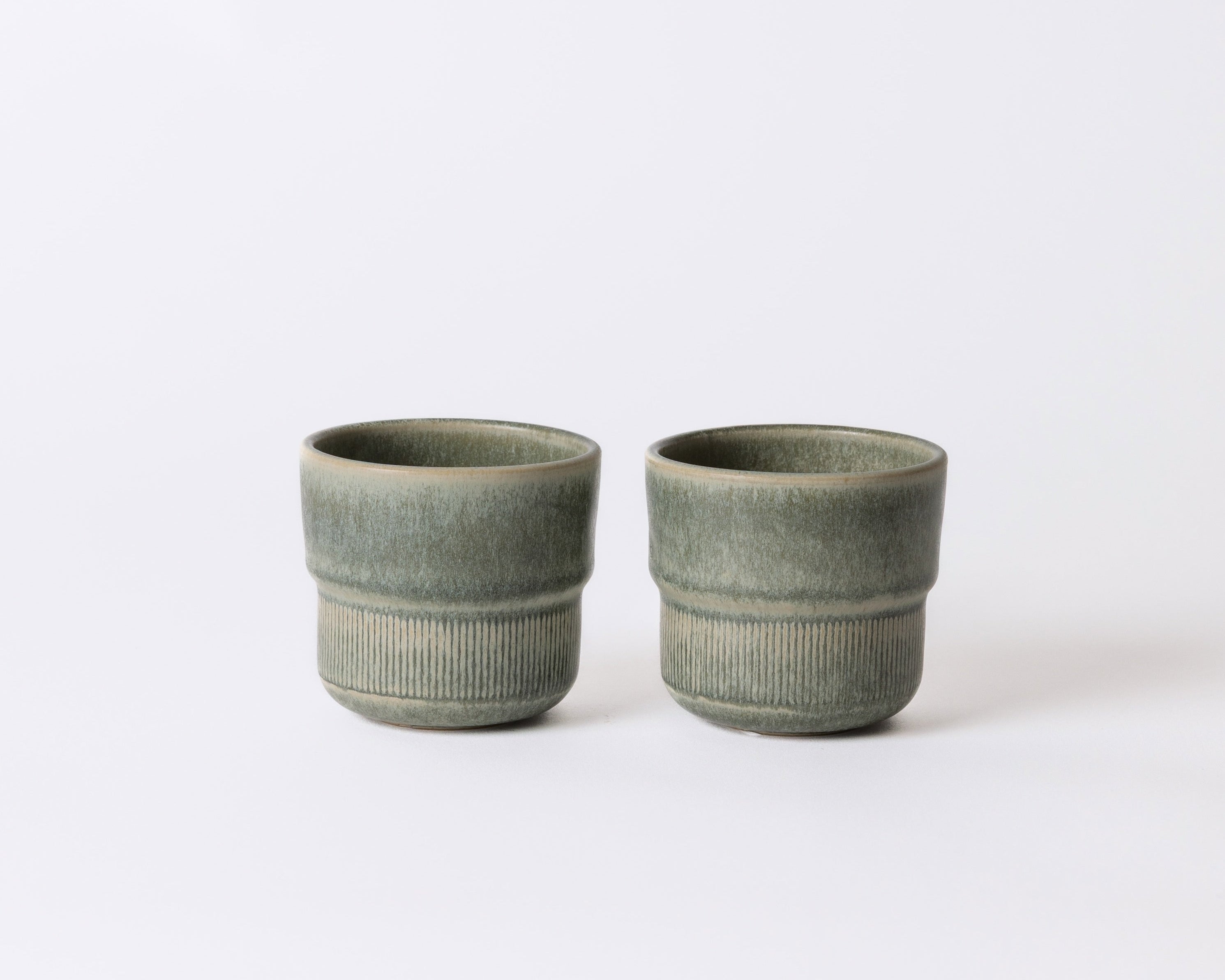 Blauwgroen keramisch koffiekopje Ocean Breeze van Mimo Homeware, geïnspireerd op kust en rust.