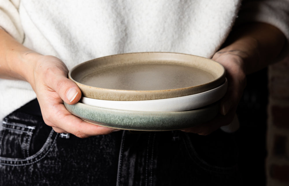Mimo Homeware mini borden in drie verschillende kleuren. Bruin, crème-wit en blauw-groen.