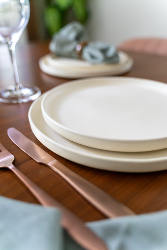 Mimo Homeware diner- en ontbijtbord in Dreamy Ivory. Portugees keramiek in witte kleur.
