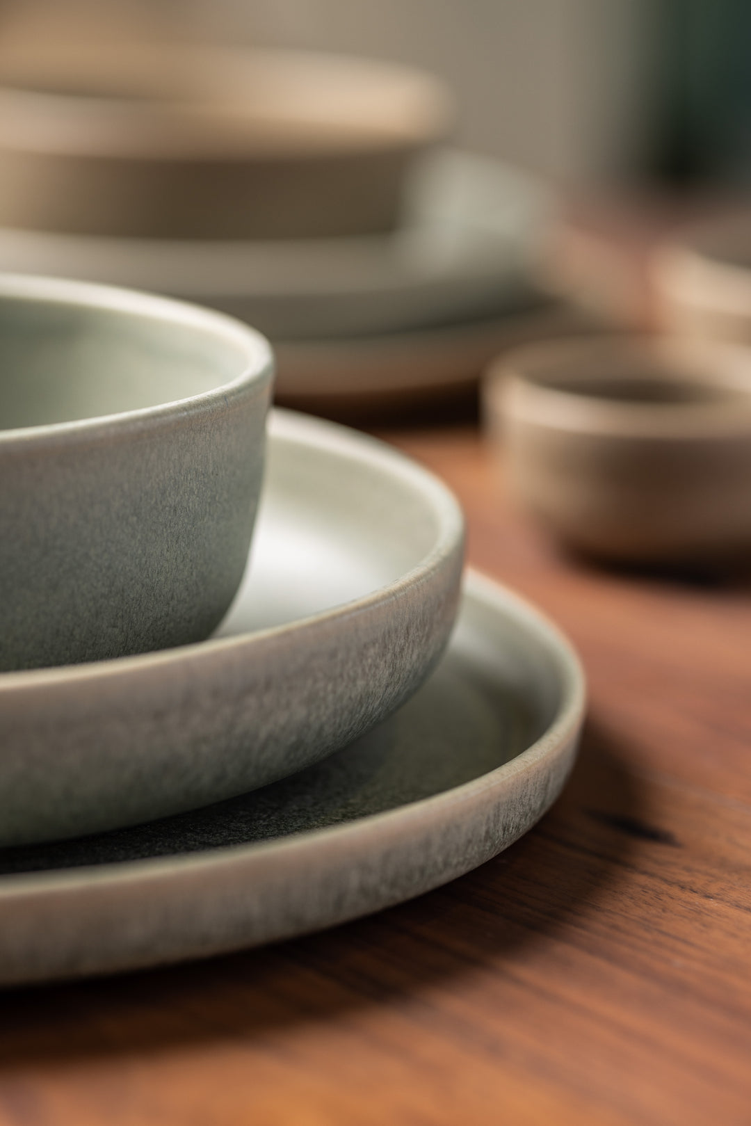 Portugees keramiek serviesset Ocean Breeze van Mimo Homeware. Stapelbare kom, pastabord en dinerbord.