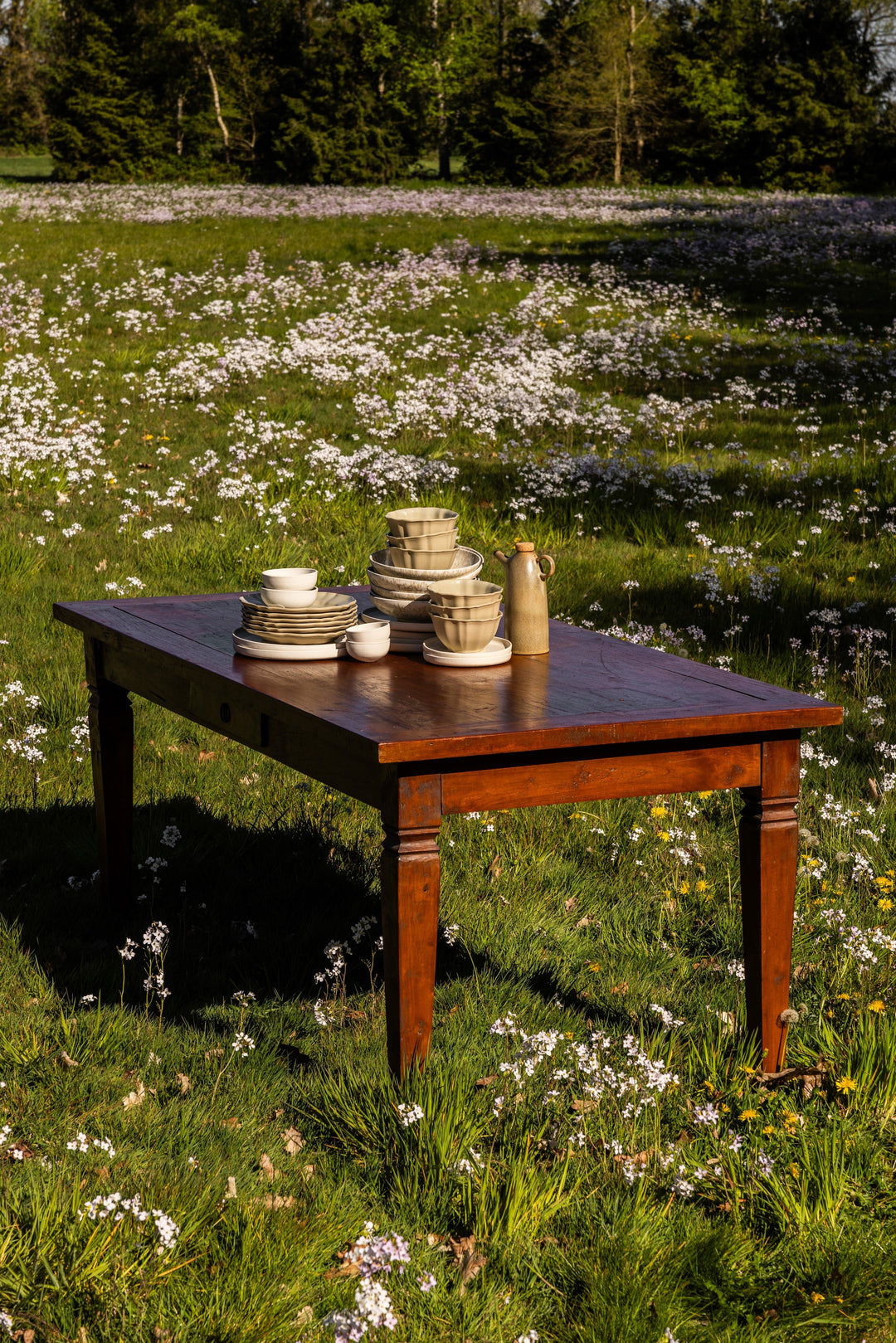 Zomers servies voor binnen en buiten van Mimo Homeware in de kleuren Wild Olive, Limestone Valley en Dreamy Ivory.