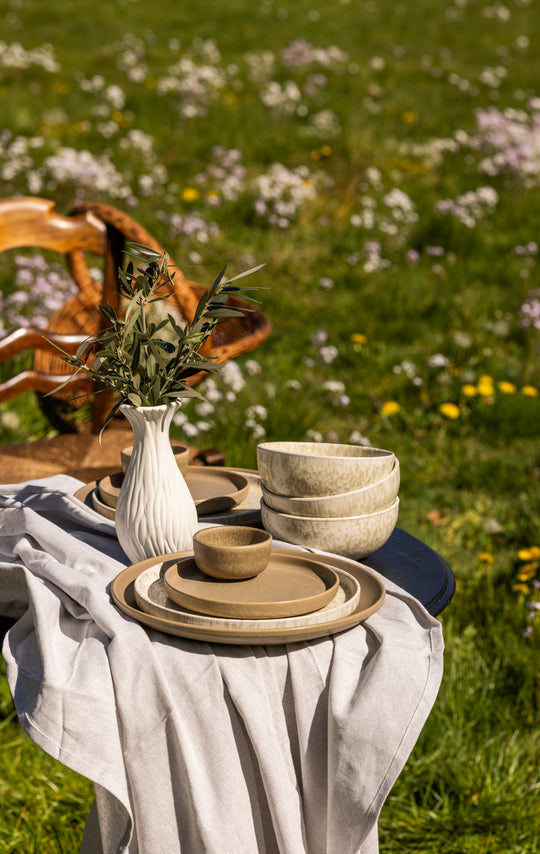 Japandi servies voor binnen en buiten, stijlvolle serviessets van Mimo Homeware.