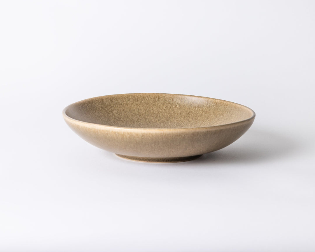 Bruin pastabord On The Rocks van Mimo Homeware. Mat, minimalistisch diep bord.