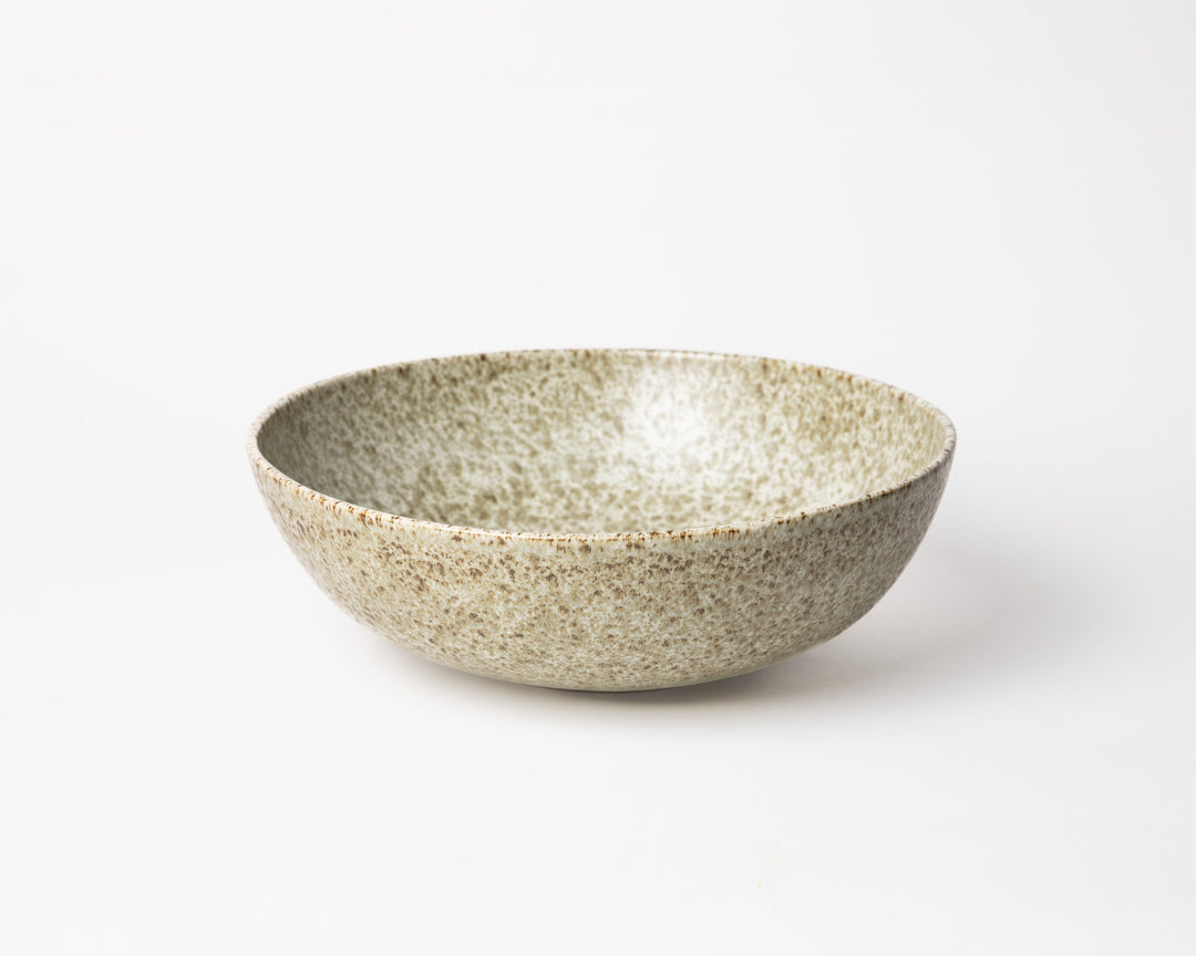 Bruin-witte keramieke saladeschaal van Mimohomeware uit Porrtugal. Ook geschikt als fruitschaal of grote serveerschaal.