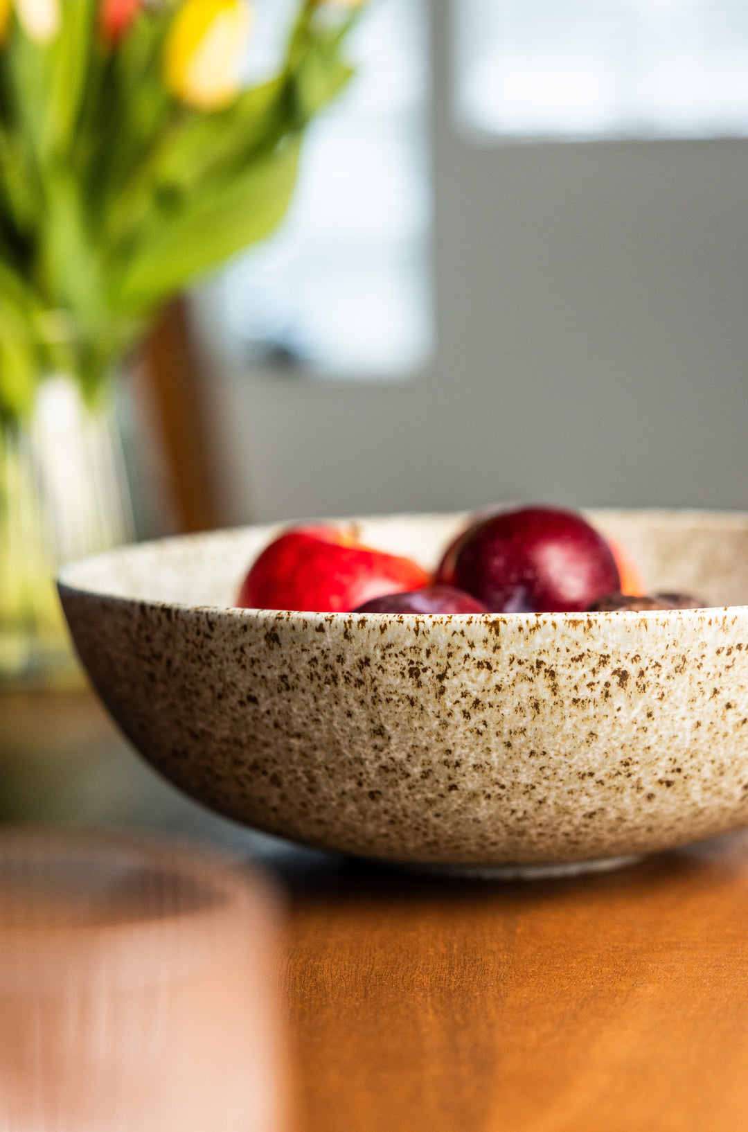 Beige fruitschaal in Japandi stijl van Mimo Homeware uit Portugal.
