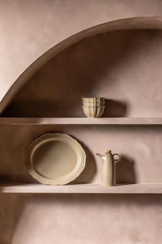 Beige servies van Mimo Homeware in klassieke en moderne vormen. Gemaakt in Portugal.