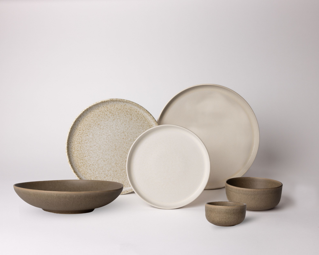 Keramieke serviesset 6-delig in beige en aardetinten van Mimo Homeware. Perfect voor Japandi interieur
