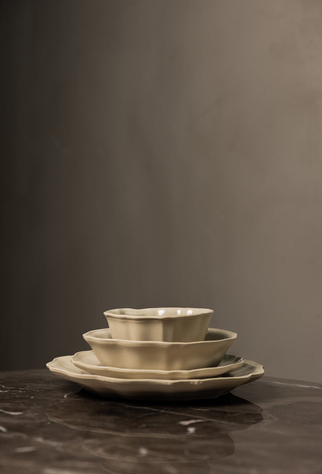 Wild Olive servies van Mimo Homeware. Klassiek servies, gemaakt van gerecycled keramiek in Portugal.