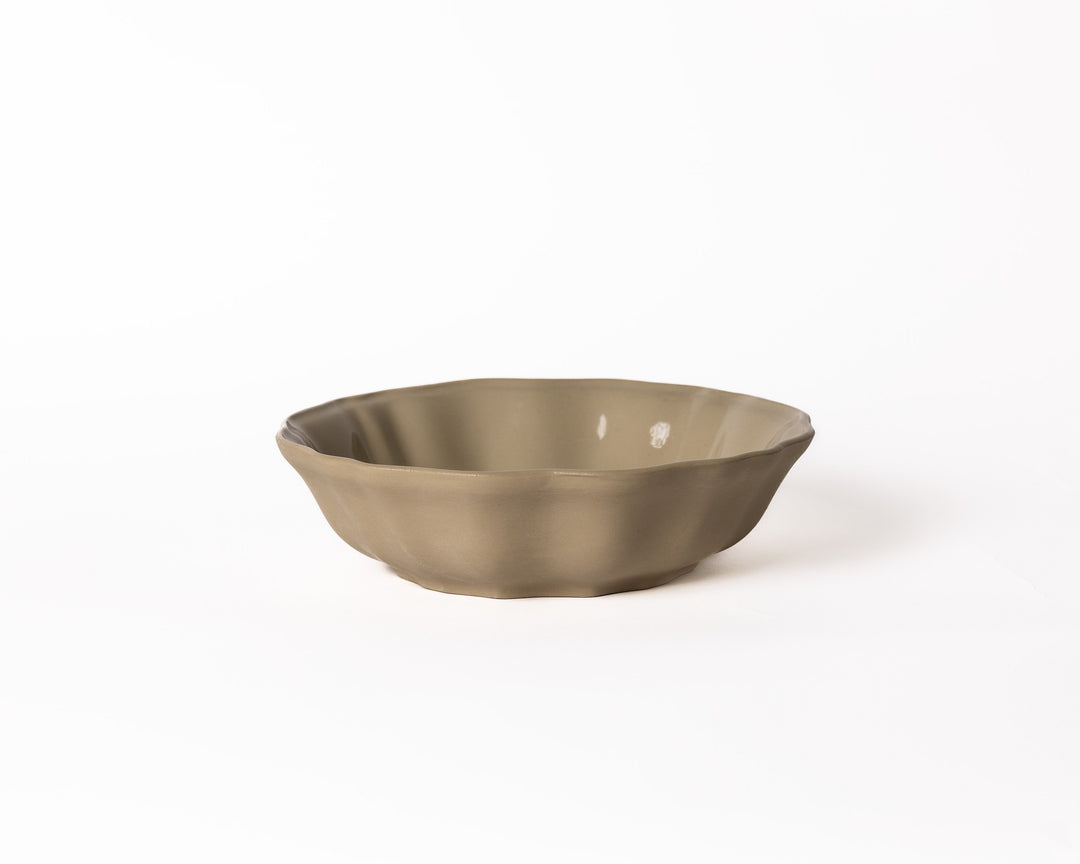 Olijfgroen pastabord met gerecycled keramiek van Mimo Homeware.