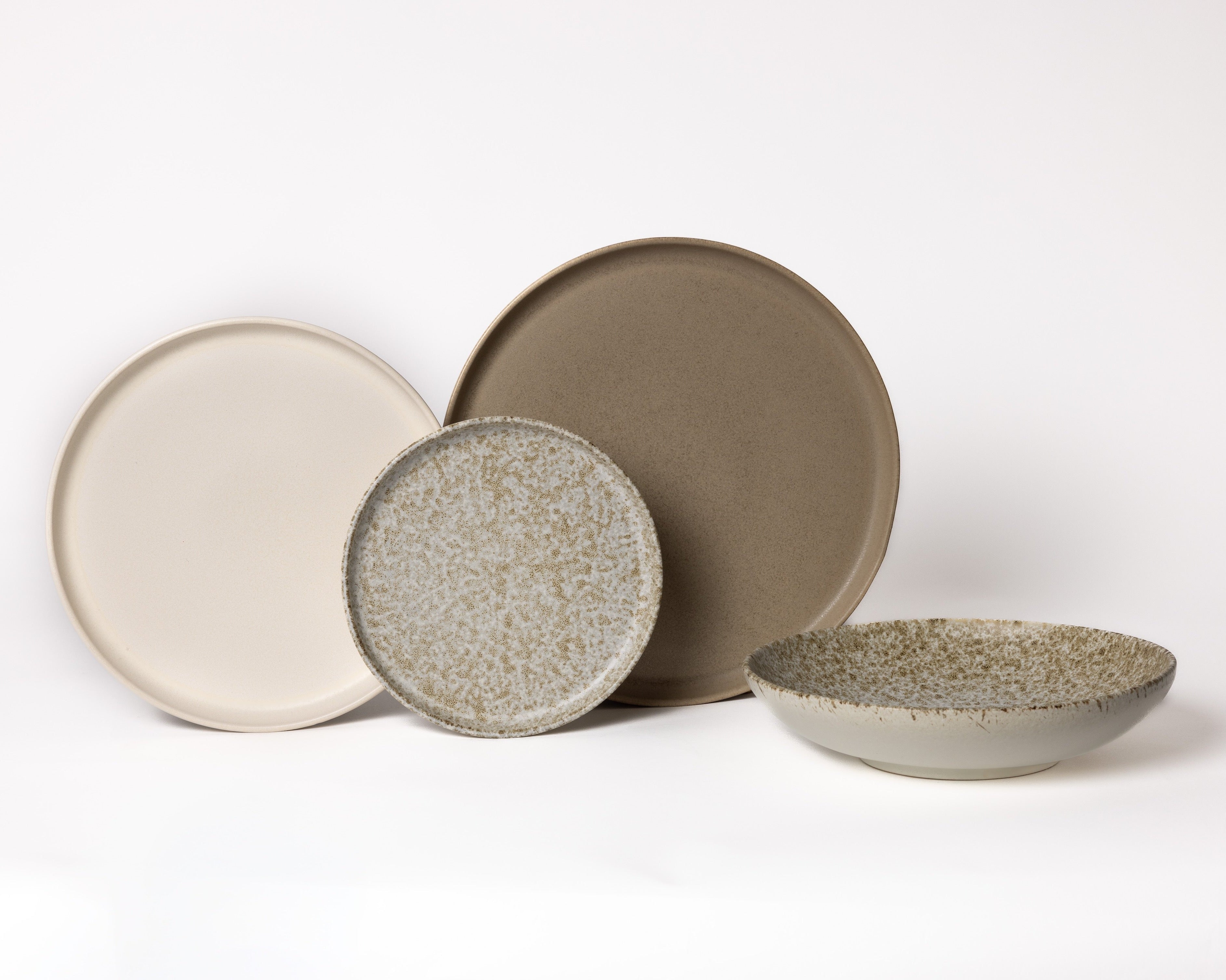 Serviesset wit met bruin in Japandi stijl van Mimo Homeware.