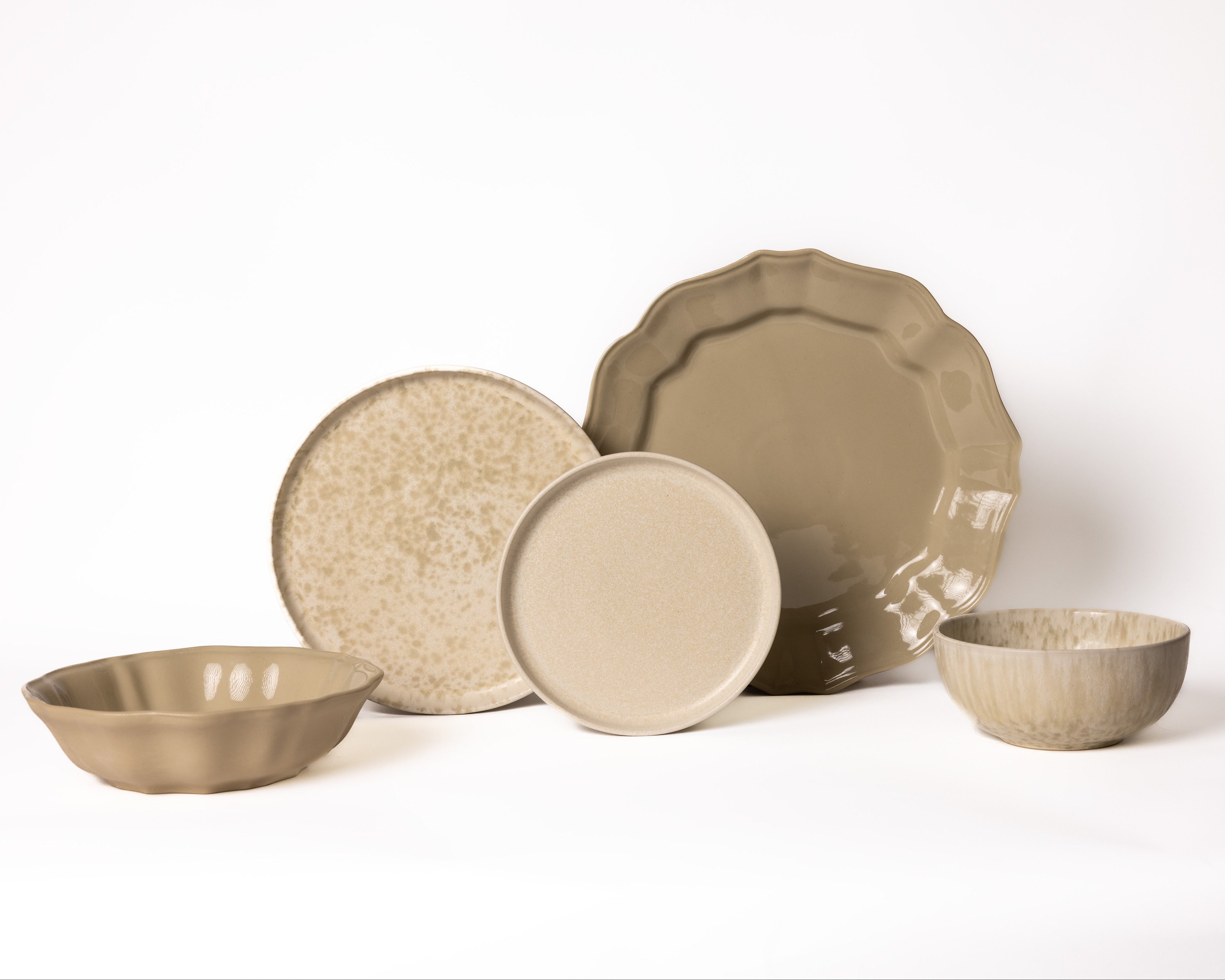 Serviesset in mat en glanzend van Mimo Homeware, modern Portugees servies.