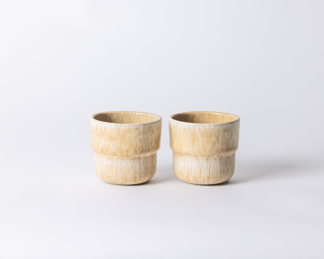 Zandkleurig keramisch koffiekopje Coral Clay van Mimo Homeware, rustig en minimalistisch design.