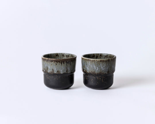 Zwart-grijs keramisch koffiekopje Brewing Storm van Mimo Homeware, strak en minimalistisch.
