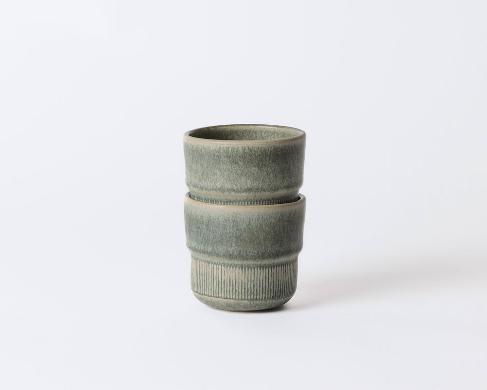 Mimo koffiemok Ocean Breeze in frisse blauwgroene tinten, stapelbaar en minimalistisch.