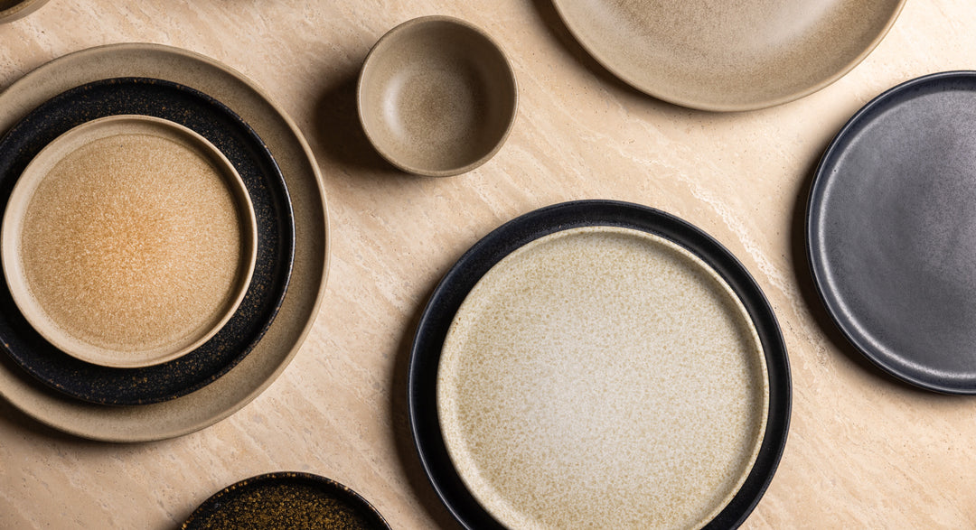 Mix & match servies van Mimo Homeware met minimalistische borden, kommen en schaaltjes.