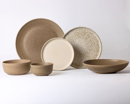 6-delige keramieke serviesset in beige en aardetinten van Mimo Homeware. Perfect voor Scandinavisch of minimalistisch interieur.