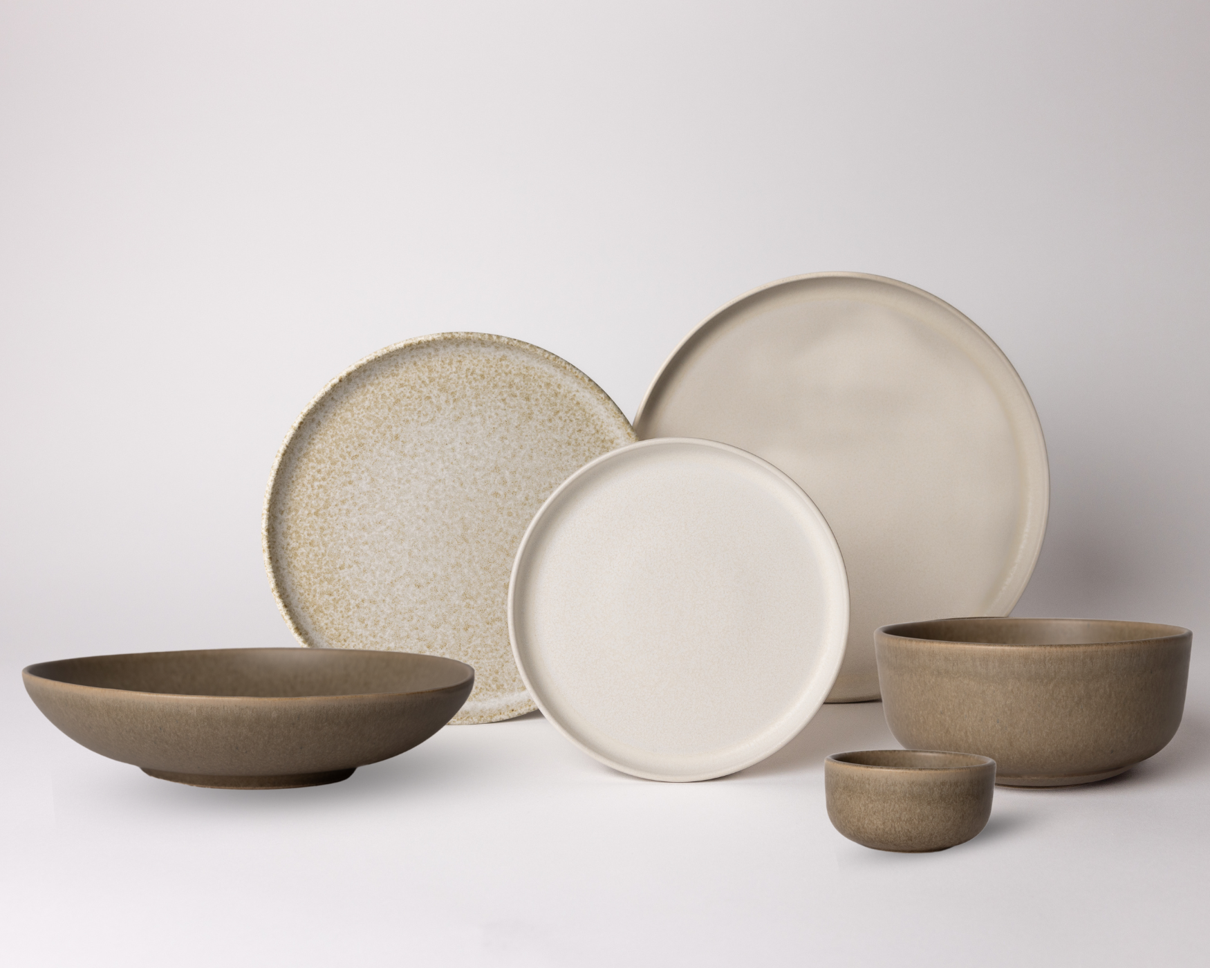 Keramieke serviesset 6-delig in beige en aardetinten van Mimo Homeware. Perfect voor Japandi interieur