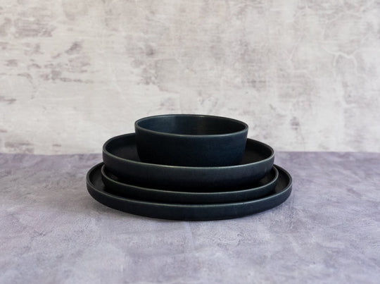 Serviesset met dinerbord Mimo Midnight Blue voorkant van Mimo servies Dutch design made in portugal