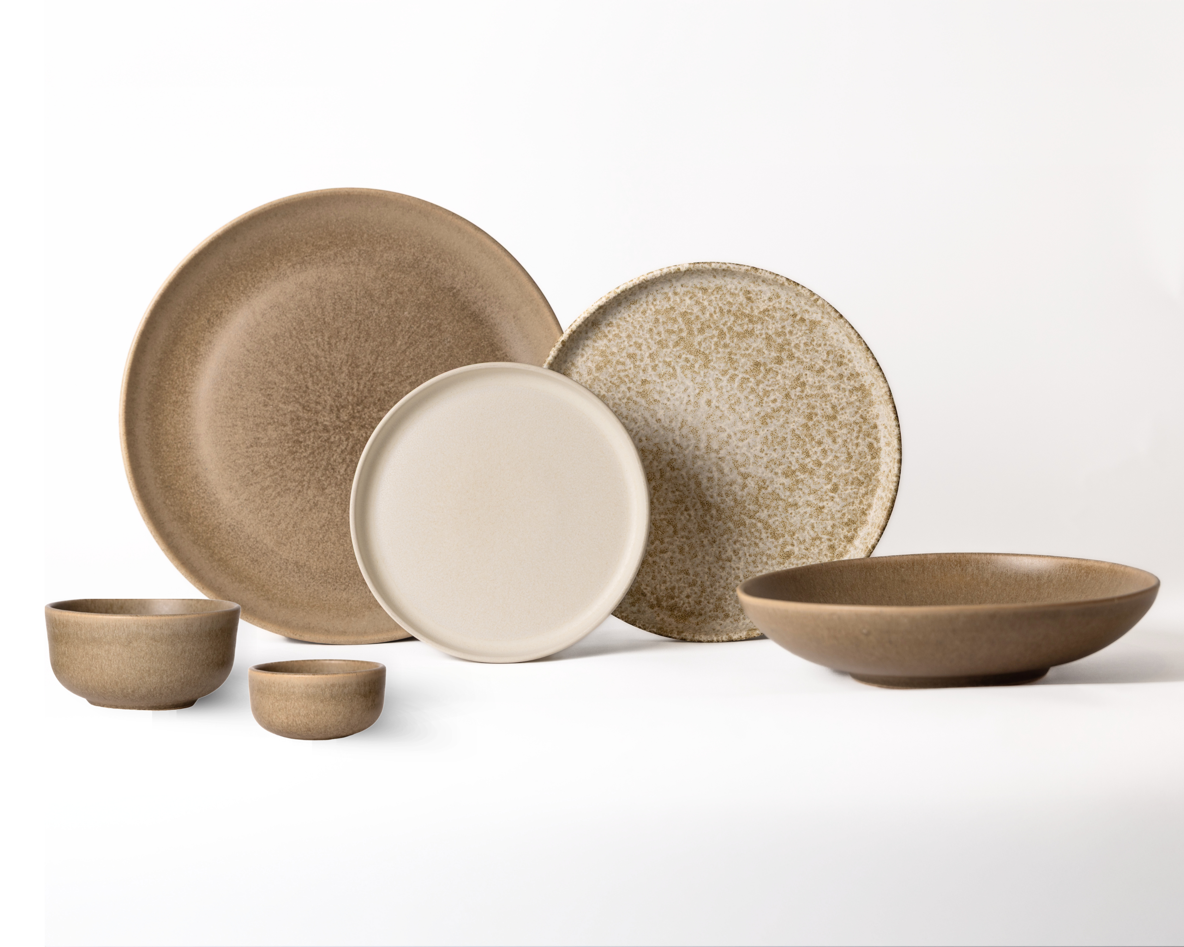 6-delige keramieke serviesset in beige en aardetinten van Mimo Homeware. Perfect voor Scandinavisch of minimalistisch interieur.